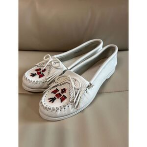 Minnetonka #174 White Leather Beaded Thunderbird Moccasins Women Shoes Size 9